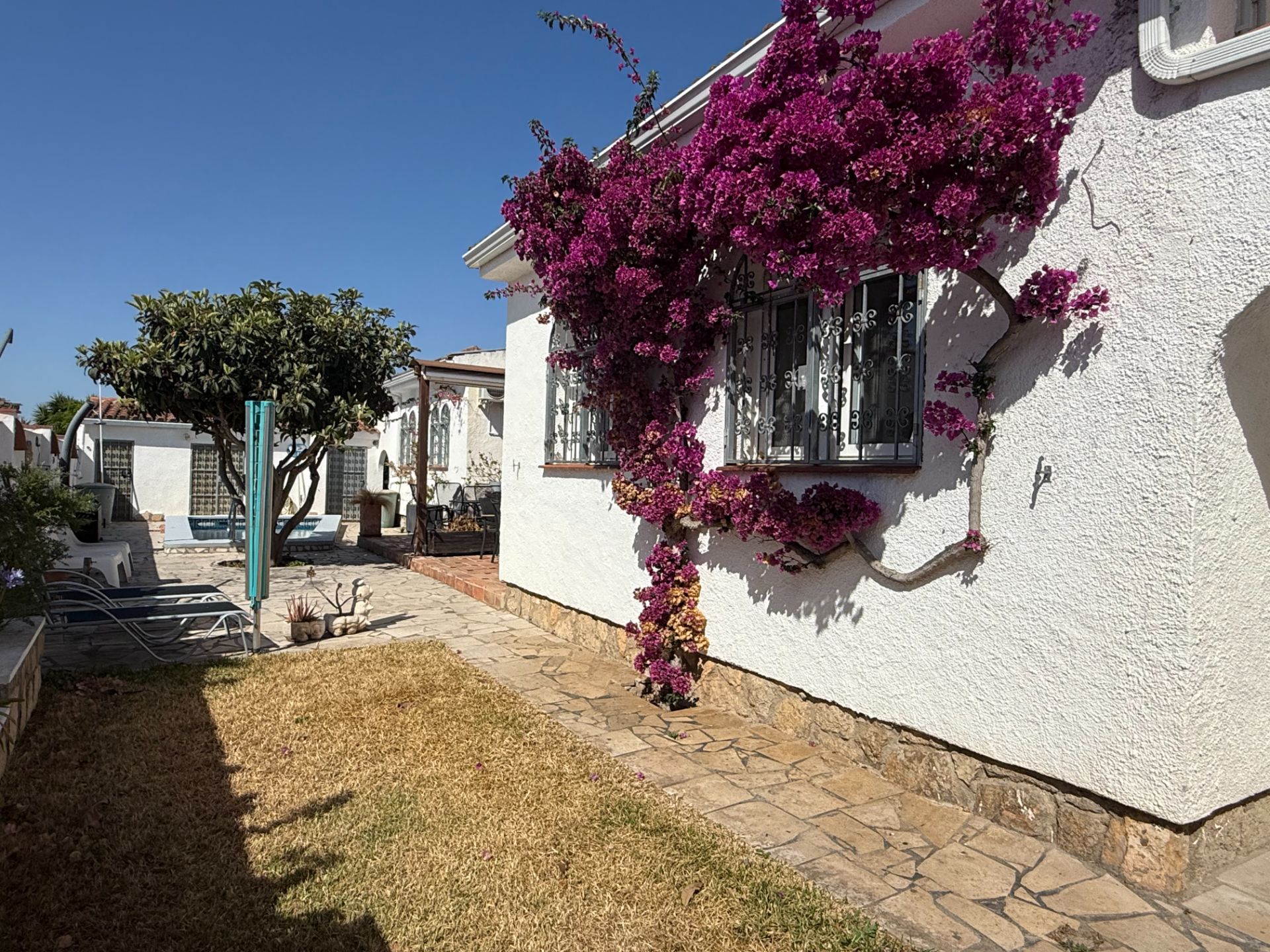 Chalet Independiente con Dos Viviendas - Oportunidad de Inversión en Zona de Playa - Image 54